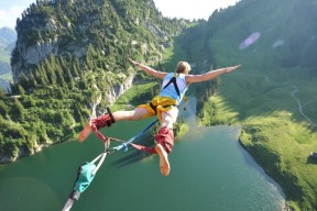 新闻中心公告体育企业入驻国家平台资质审核流程，体育公司资质包括哪些资料