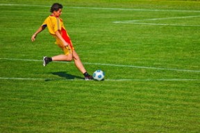 中国足球青训基地注重技能与体能平衡，中国足球青训学校排名